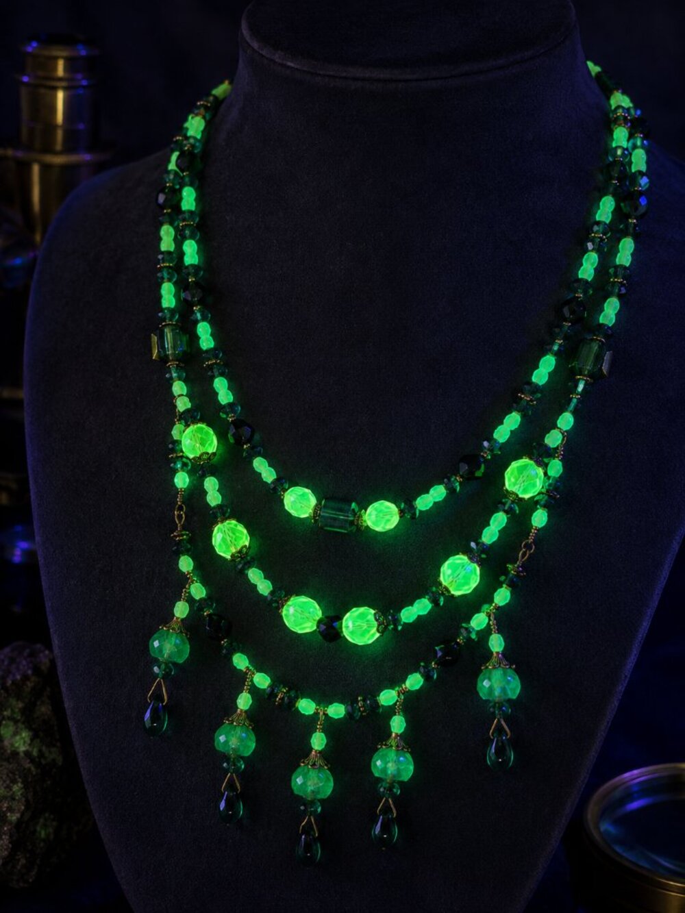 JB Originals – Urania -  Uranium Glass Necklace & Earring Set - Picture 12 of 17